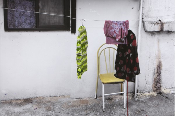 그 집 - 빨래 Pigment Print, Ink, Acrylic, 100x127cm, 2010.jpg